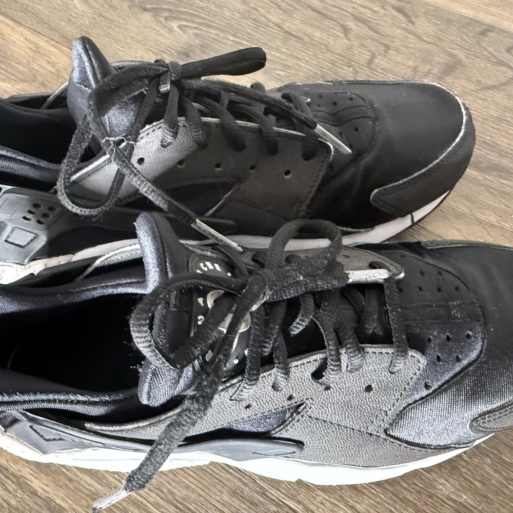 Black Nike Air Huarache Run Sneakers Size 10.5 - Picture 4 of 9